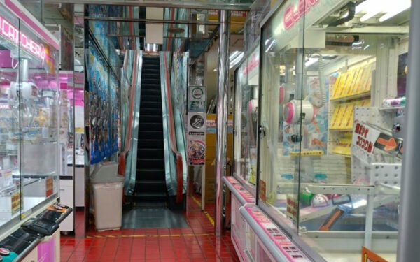 東京レジャーランド 秋葉原店　店内クレーンゲーム