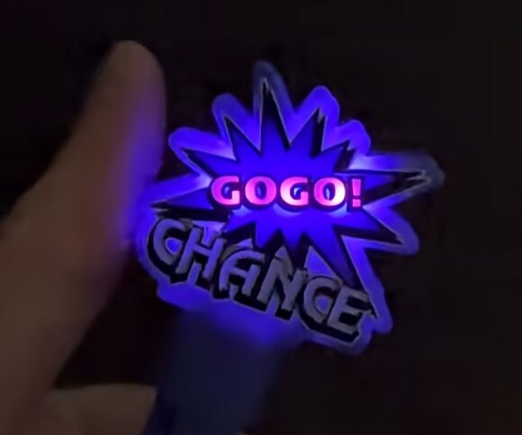 ジャグラーサウンドフラッシュ3色ボールペンの光ってる写真