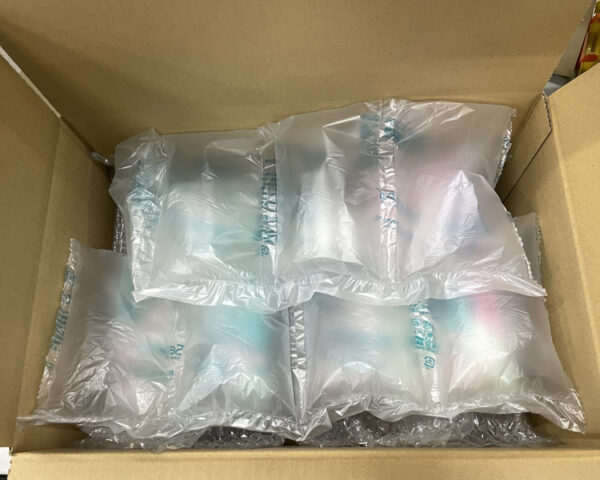 傷つかない様にエアキャップを使った梱包